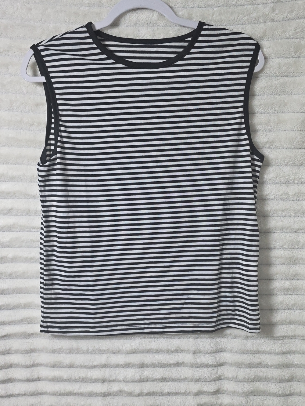 0316‎ Cupshe Black & White Striped Sleeveless Tank; XS